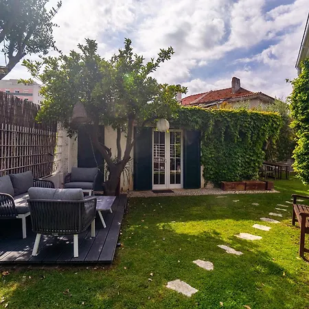 Будинок відпочинку Whome With Shared Garden & Pool *