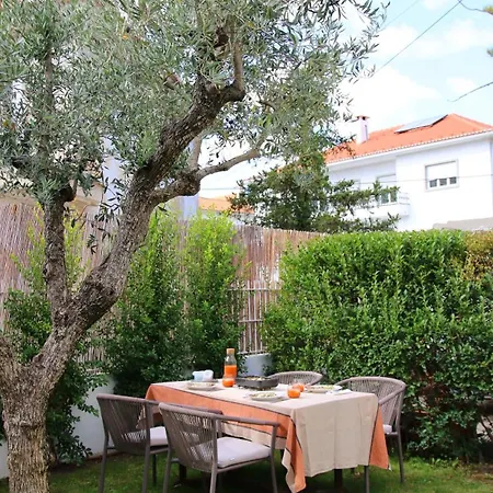 Whome With Shared Garden & Pool Лісабон