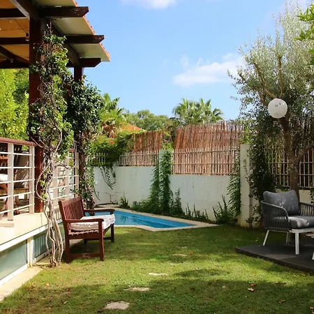 Nyaraló Whome With Shared Garden & Pool