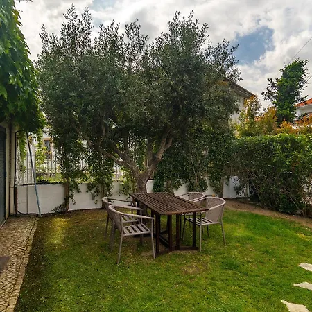 Whome With Shared Garden & Pool *